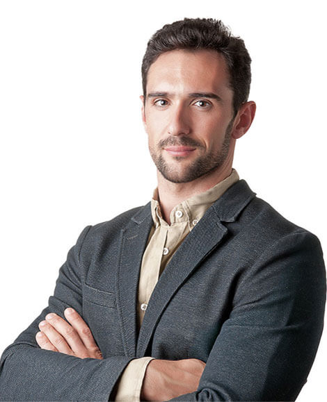 Männlicher Abteilungsleiter für Personalmanagement gibt Feedback zur erfolgreichen Zusammenarbeit mit Baum Management Consulting & Education